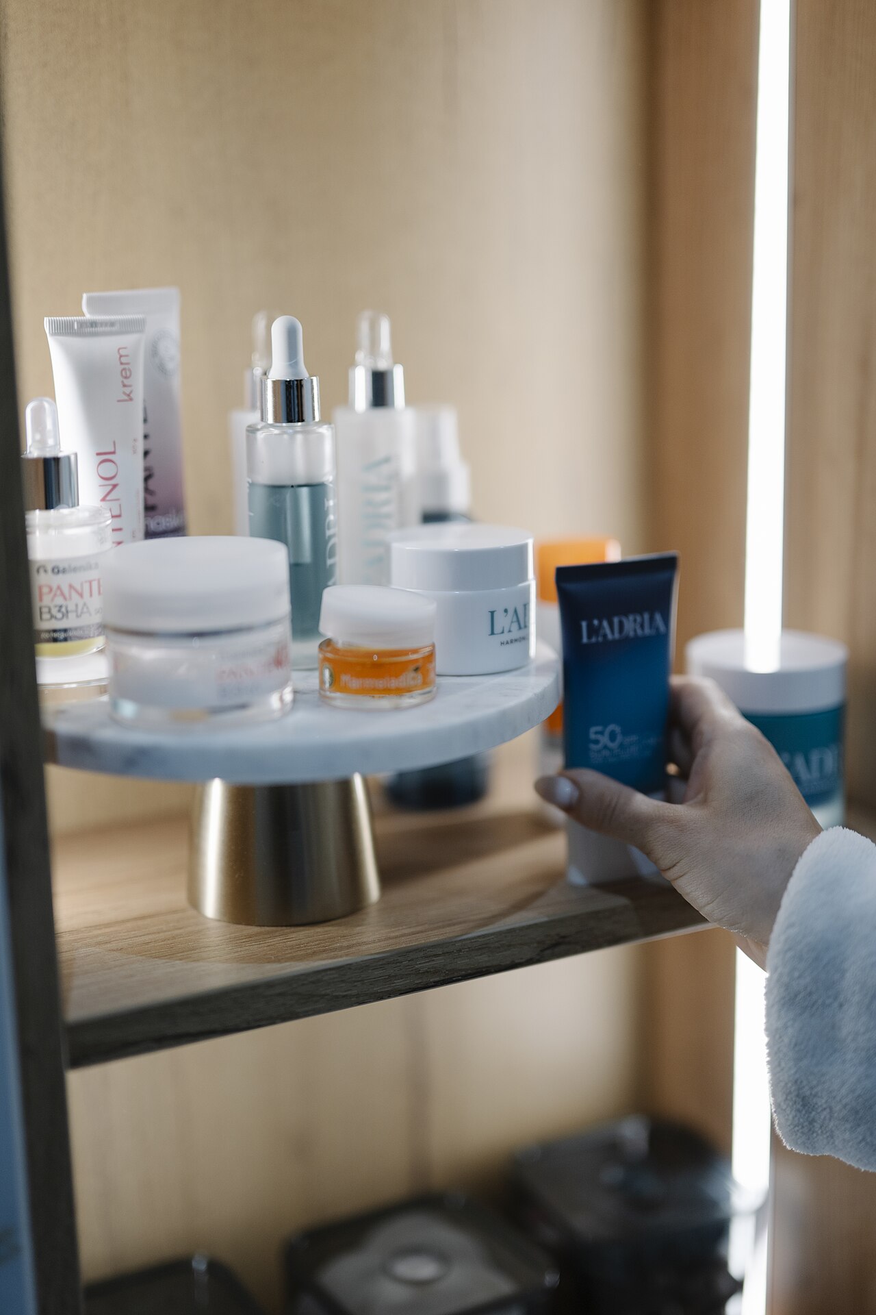 Mikrobiologische Haltbarkeit in Kosmetik – Was Verbraucher innen wirklich wissen sollten